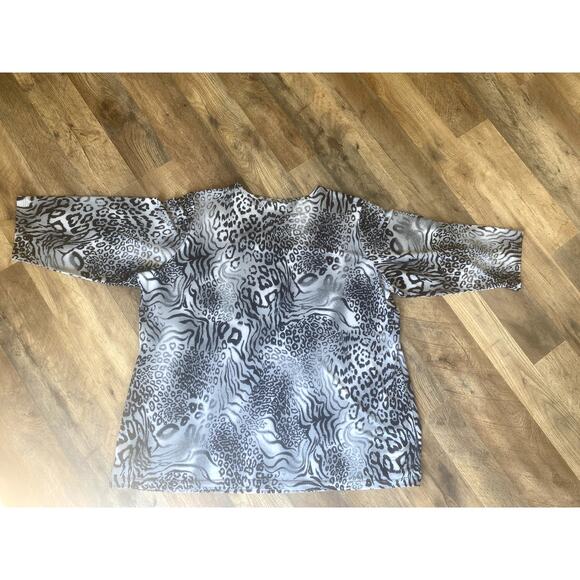 Susan Graver Black/Gray Cheetah Print Blouse Womens 1X - Picture 6 of 7